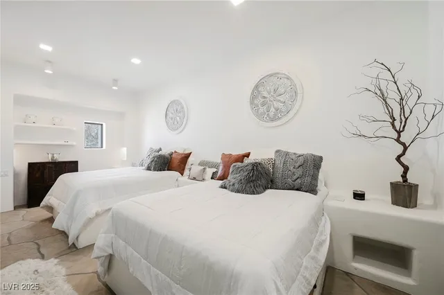 $17,000,000 | 7330 North Rainbow Boulevard, Las Vegas, NV 89131