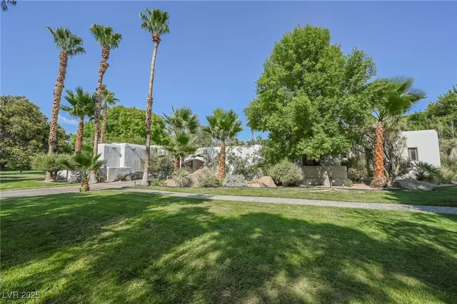 $17,000,000 | 7330 North Rainbow Boulevard, Las Vegas, NV 89131