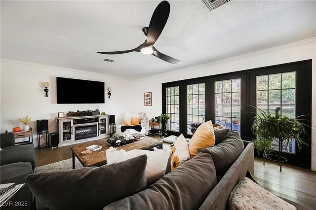 $17,000,000 | 7330 North Rainbow Boulevard, Las Vegas, NV 89131