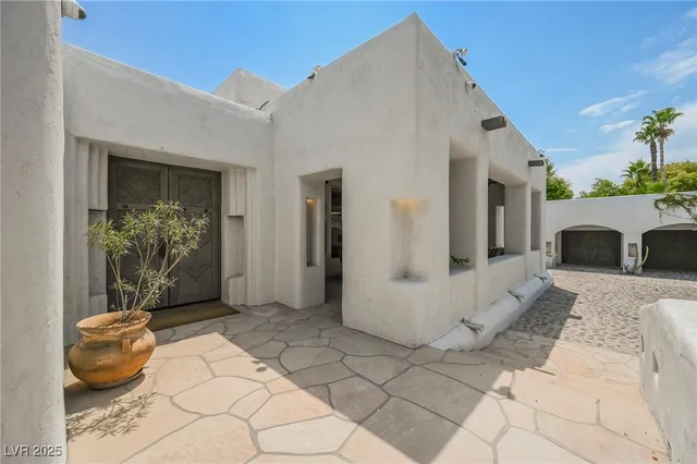 $17,000,000 | 7330 North Rainbow Boulevard, Las Vegas, NV 89131