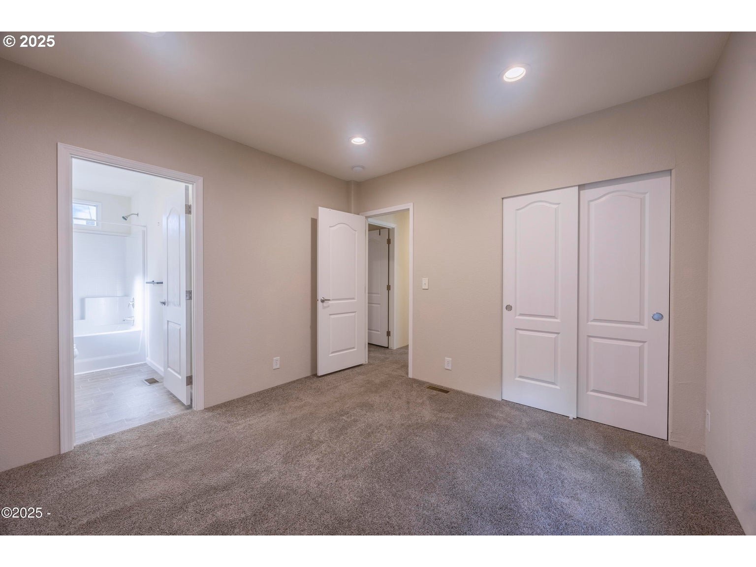 4875 Highway 101, Unit 3 Depoe Bay, OR 97341 - Photo 13 of 26 a view of an empty room