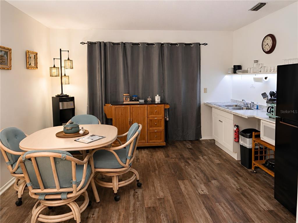 4227 Conrad Road Venice, FL 34293 - Photo 7 of 19 Gallery Image 7