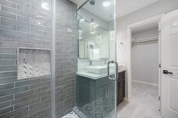 $2,650 | 10818 Hillcroft Avenue, Houston, TX 77096