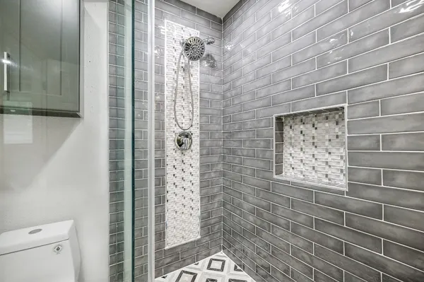 $2,650 | 10818 Hillcroft Avenue, Houston, TX 77096