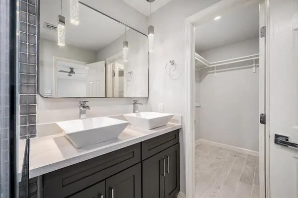 $2,650 | 10818 Hillcroft Avenue, Houston, TX 77096