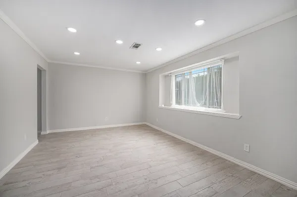 $2,650 | 10818 Hillcroft Avenue, Houston, TX 77096