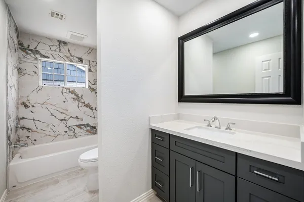 $2,650 | 10818 Hillcroft Avenue, Houston, TX 77096