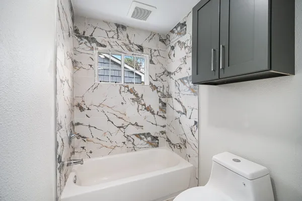 $2,650 | 10818 Hillcroft Avenue, Houston, TX 77096