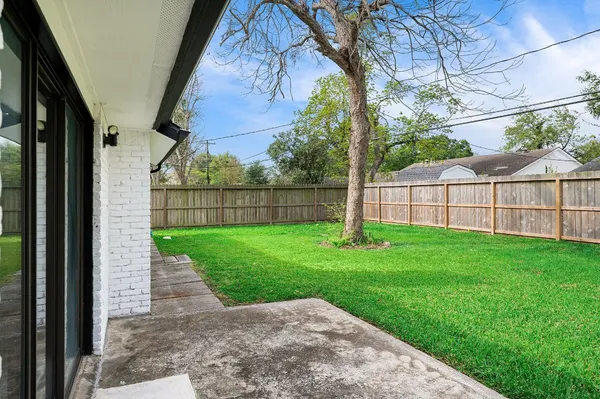 $2,650 | 10818 Hillcroft Avenue, Houston, TX 77096