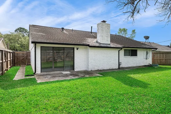 $2,650 | 10818 Hillcroft Avenue, Houston, TX 77096