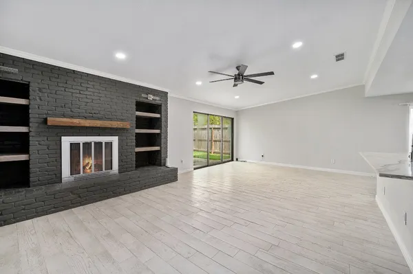 $2,650 | 10818 Hillcroft Avenue, Houston, TX 77096