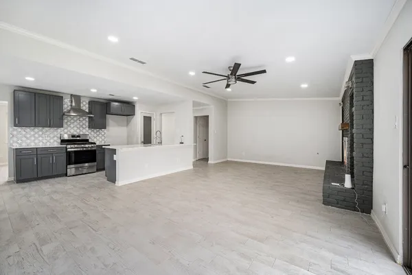 $2,650 | 10818 Hillcroft Avenue, Houston, TX 77096