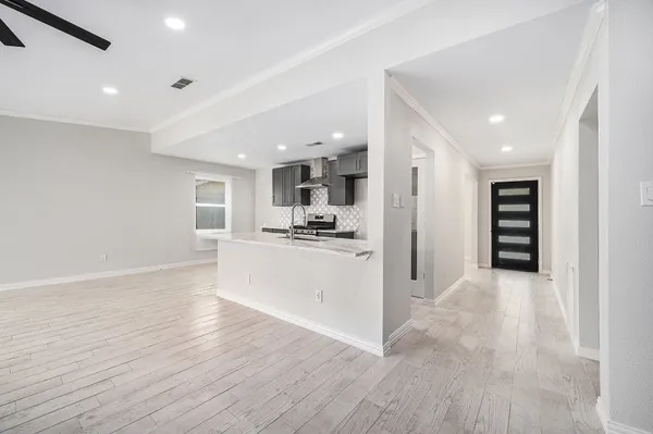 $2,650 | 10818 Hillcroft Avenue, Houston, TX 77096