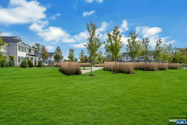 $1,350,000 | 31 St Andrews Circle, Westwood, NJ 07675