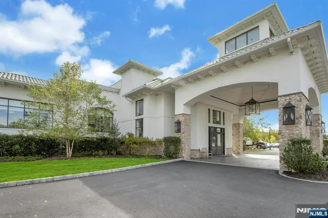 $1,350,000 | 31 St Andrews Circle, Westwood, NJ 07675