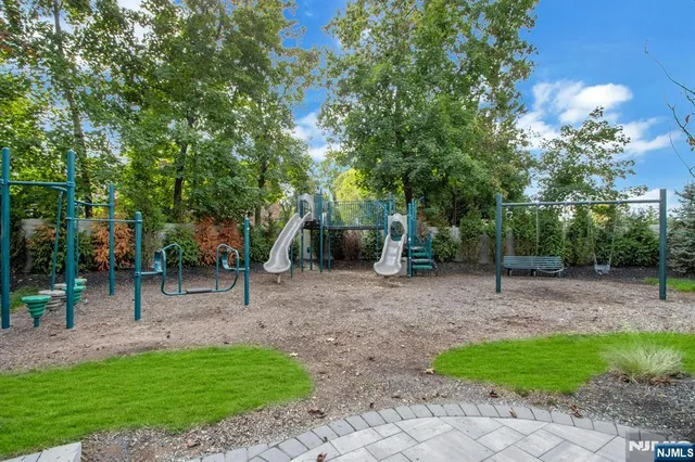 $1,350,000 | 31 St Andrews Circle, Westwood, NJ 07675