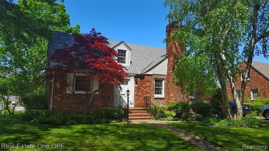 740 Hawthorne Road Grosse Pointe Woods, MI 48236 - Photo 1 of 47