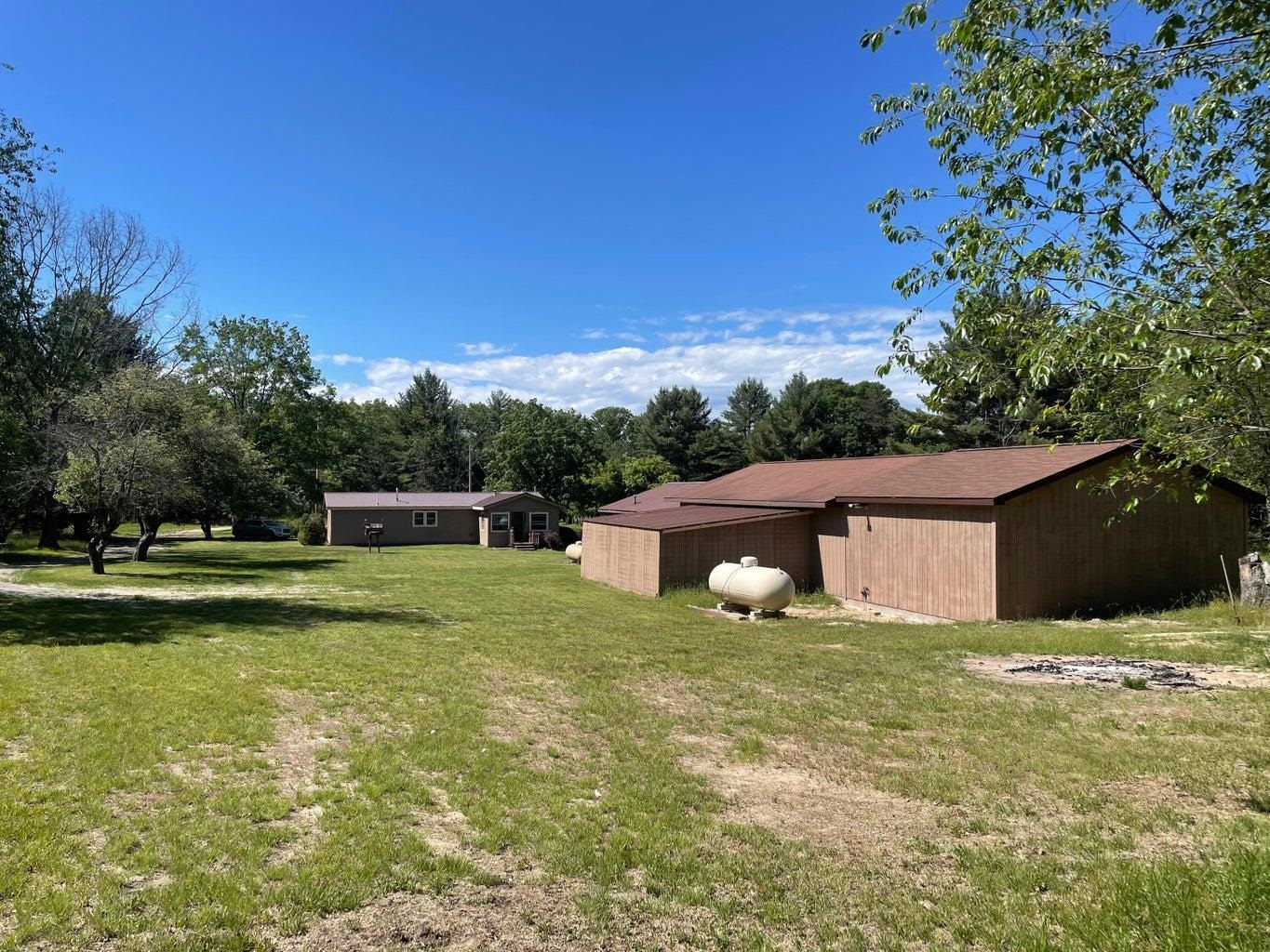 8700 North Higgins Lake Road Roscommon, MI 48653 - Photo 32 of 41 1923564-b8105287-7750-41d8-a3ba-40abeaa965e5.JPG