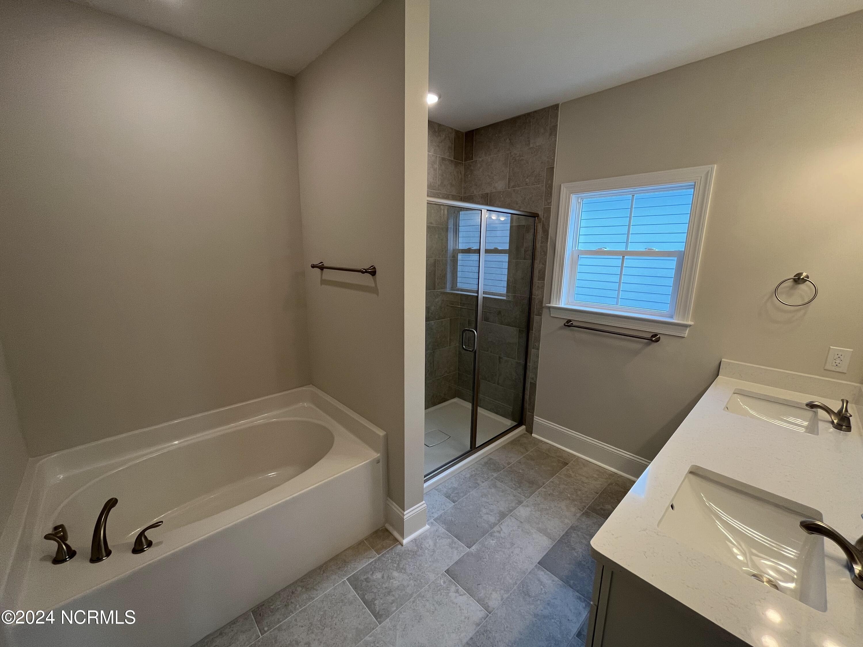 34 Streambed Way Hampstead, NC 28443 - Photo 5 of 10 Owners Bath