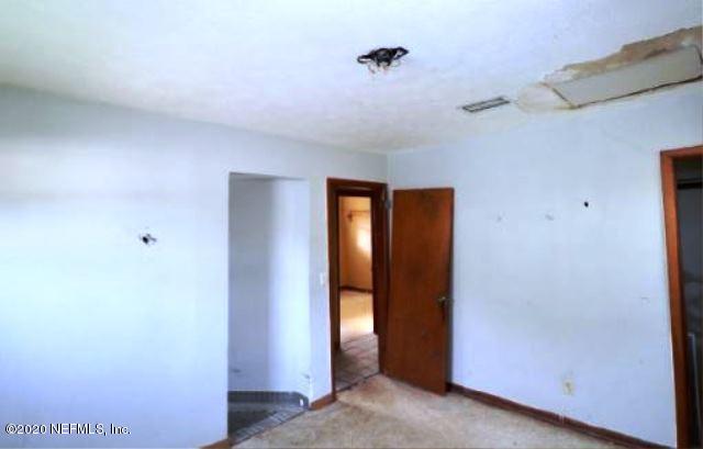 4104 Dayrl Road Jacksonville, FL 32207 - Photo 6 of 8 a view of hallway with closet