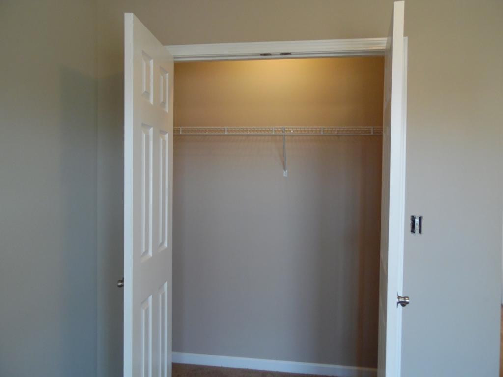 2216 Sherwood Road Kingsport, TN 37664 - Photo 22 of 33 Front Bedroom Closet