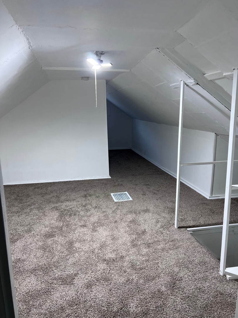 184 Waubansee Road Riverside, IL 60546 - Photo 16 of 38 a view of an empty room