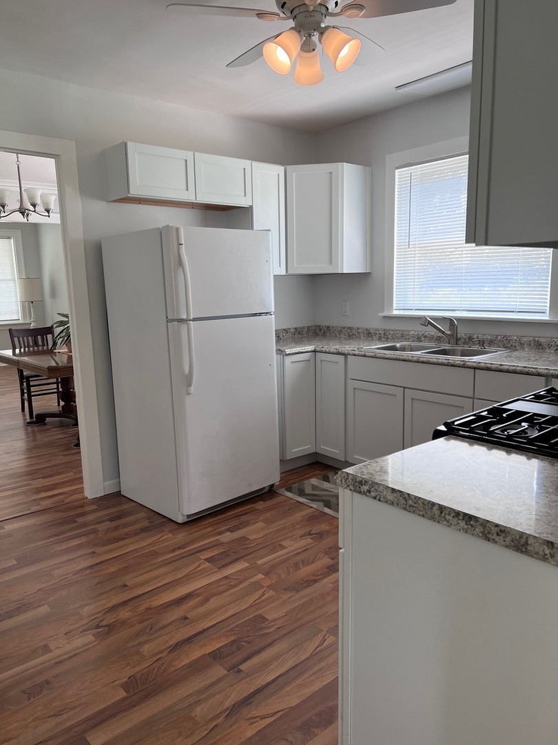 184 Waubansee Road Riverside, IL 60546 - Photo 21 of 38 a kitchen with kitchen island a sink a stove a refrigerator and cabinets