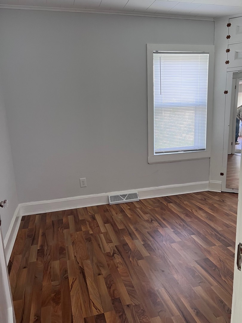 184 Waubansee Road Riverside, IL 60546 - Photo 22 of 38 an empty room with wooden floor and windows
