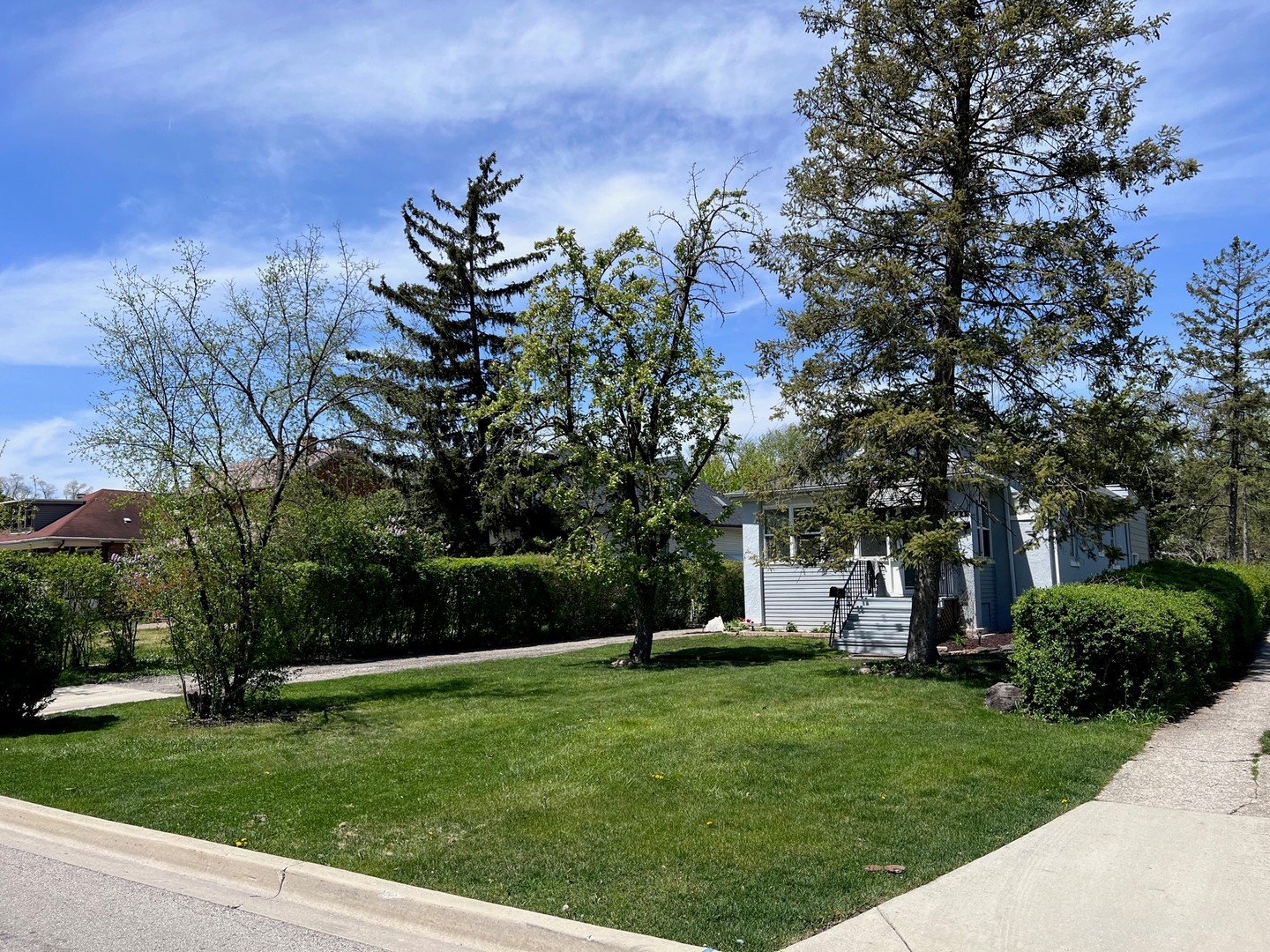 184 Waubansee Road Riverside, IL 60546 - Photo 38 of 38 a view of a garden with trees