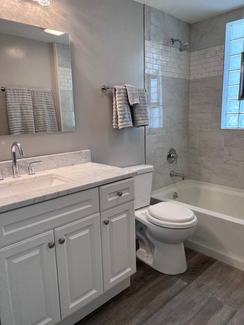 184 Waubansee Road Riverside, IL 60546 - Photo 10 of 38 a bathroom with a sink toilet and shower