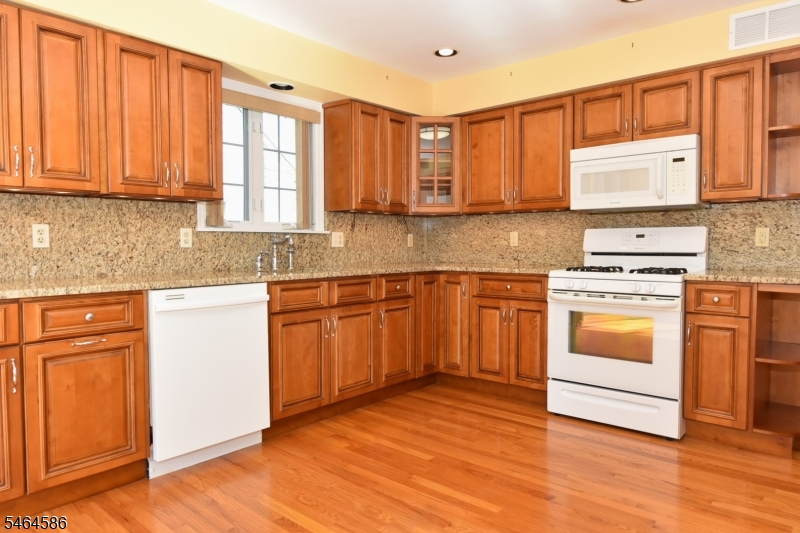 39-10 Jasper Road Fair Lawn, NJ 07410 - Photo 8 of 31 Gallery Image 8