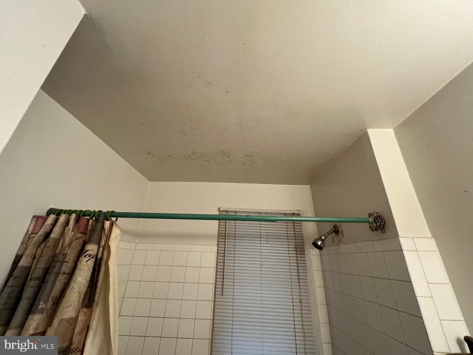 3917 Dudley Avenue Baltimore, MD 21213 - Photo 2 of 65 a bathroom with a shower