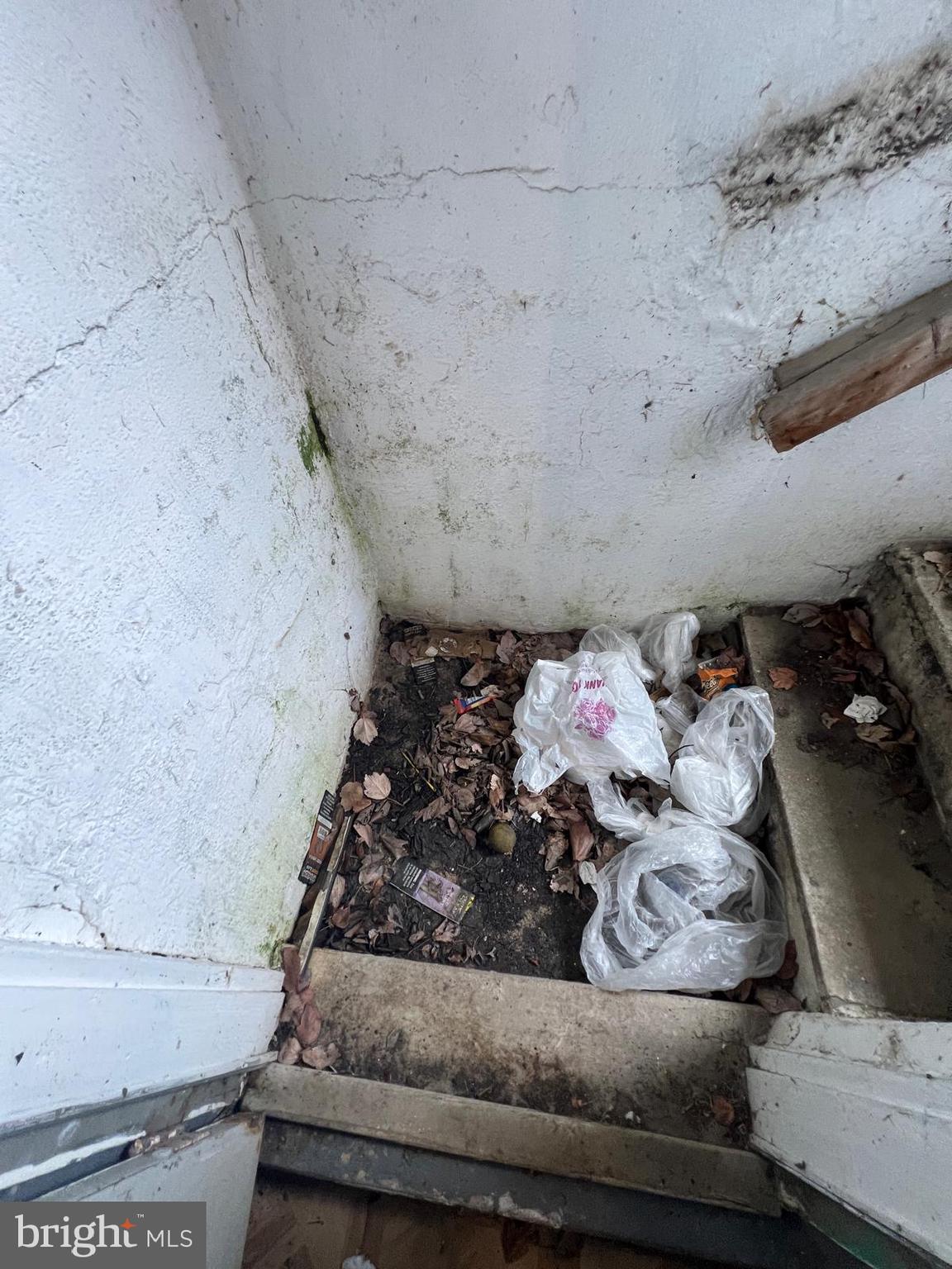 3917 Dudley Avenue Baltimore, MD 21213 - Photo 42 of 65 a view of folding clothes and other items