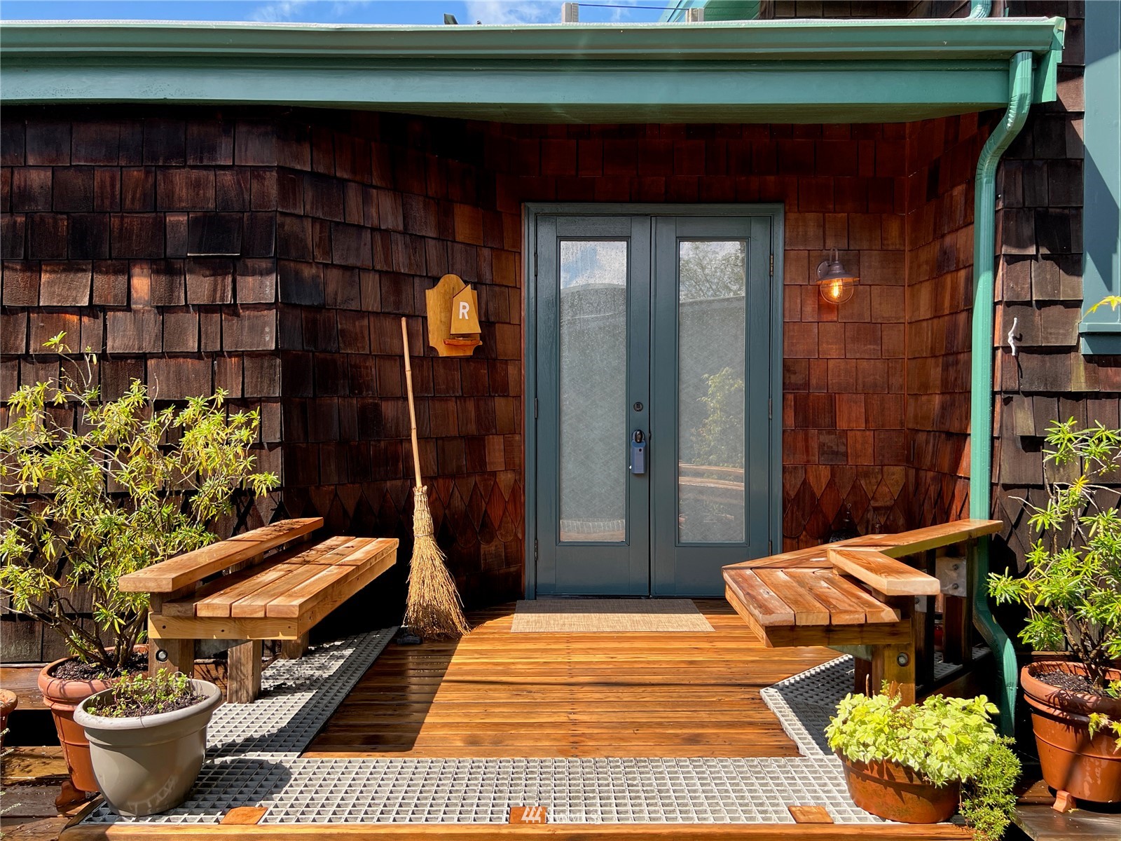 2019 Fairview Avenue East, Unit R Seattle, WA 98102 - Photo 19 of 23 a backyard of a house with lots of green space and outdoor seating