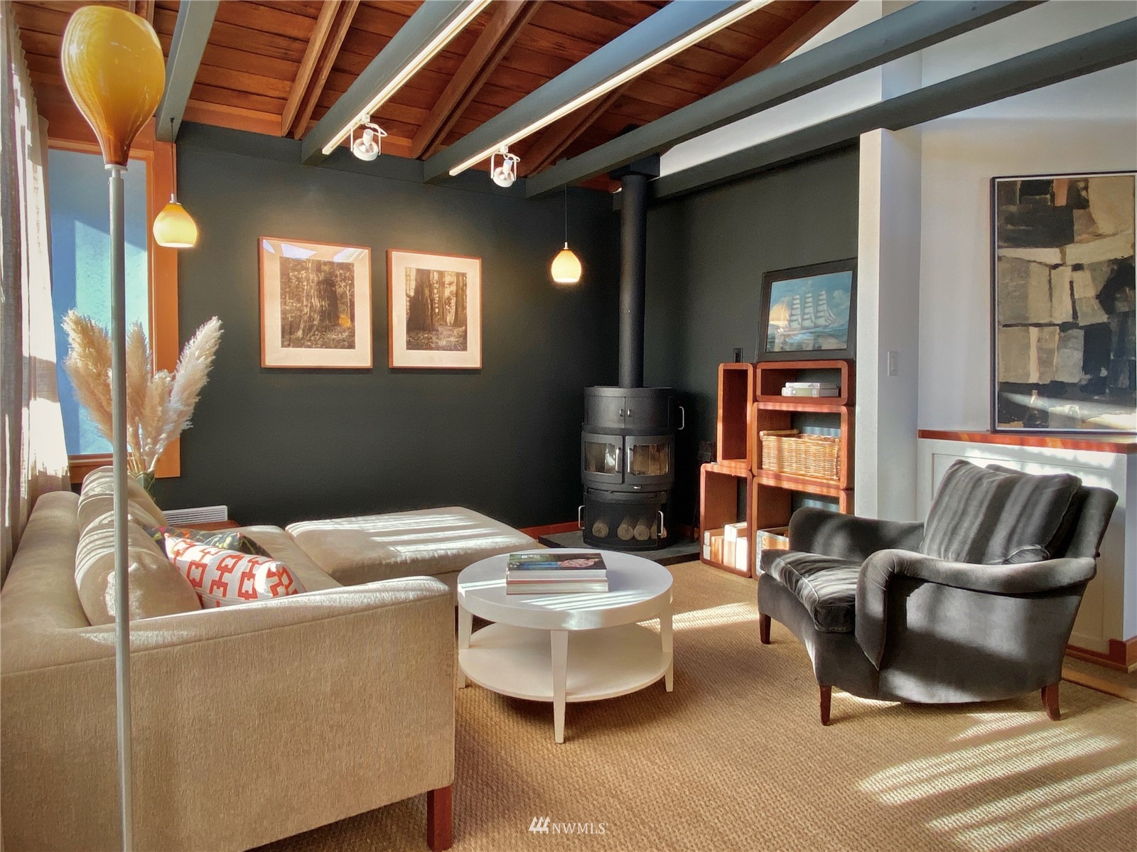 2019 Fairview Avenue East, Unit R Seattle, WA 98102 - Photo 2 of 23 a living room with furniture and a window