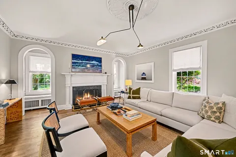 $2,099,000 | 5 Farnham Court, Westport, CT 06880