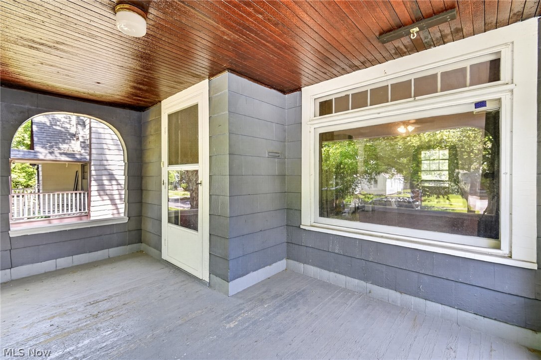 927 Englewood Road Cleveland Heights, OH 44121 - Photo 6 of 37