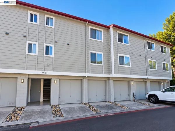$329,000 | 29621 Red Oak Court, Unit 3, Hayward, CA 94544