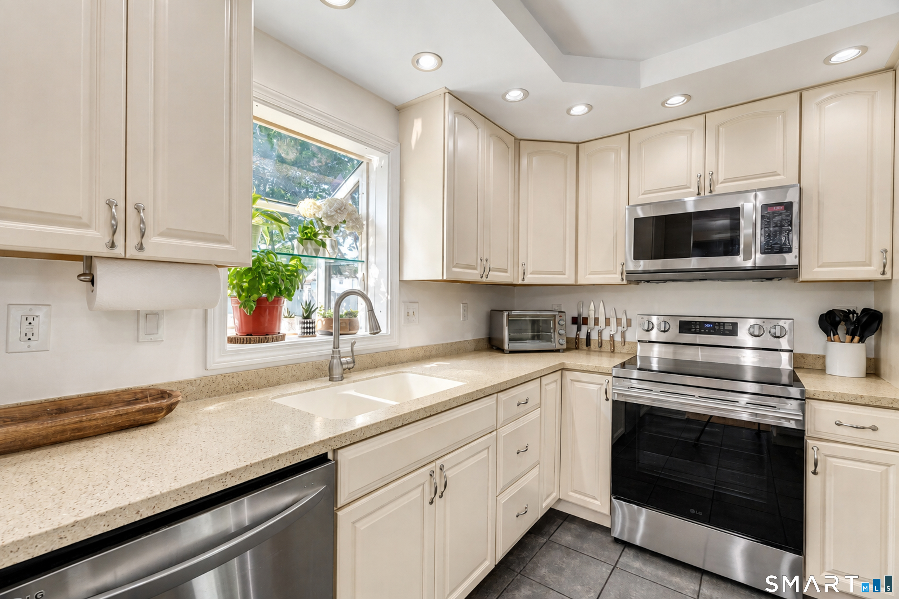 197 Breezy Knoll Road Groton, CT 06355 - Photo 10 of 40 Gallery Image 10
