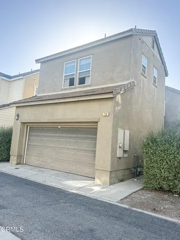 $1,800 | 726 Owens River Drive, Unit 2, Oxnard, CA 93036