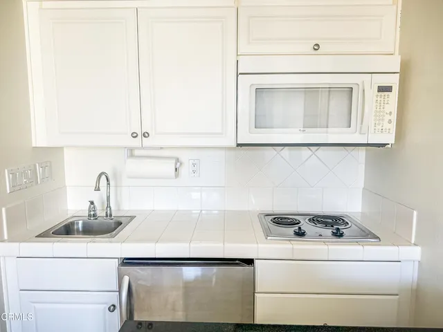 $1,800 | 726 Owens River Drive, Unit 2, Oxnard, CA 93036