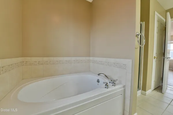 $625,000 | 1 Parkway Circle, Malta, NY 12019