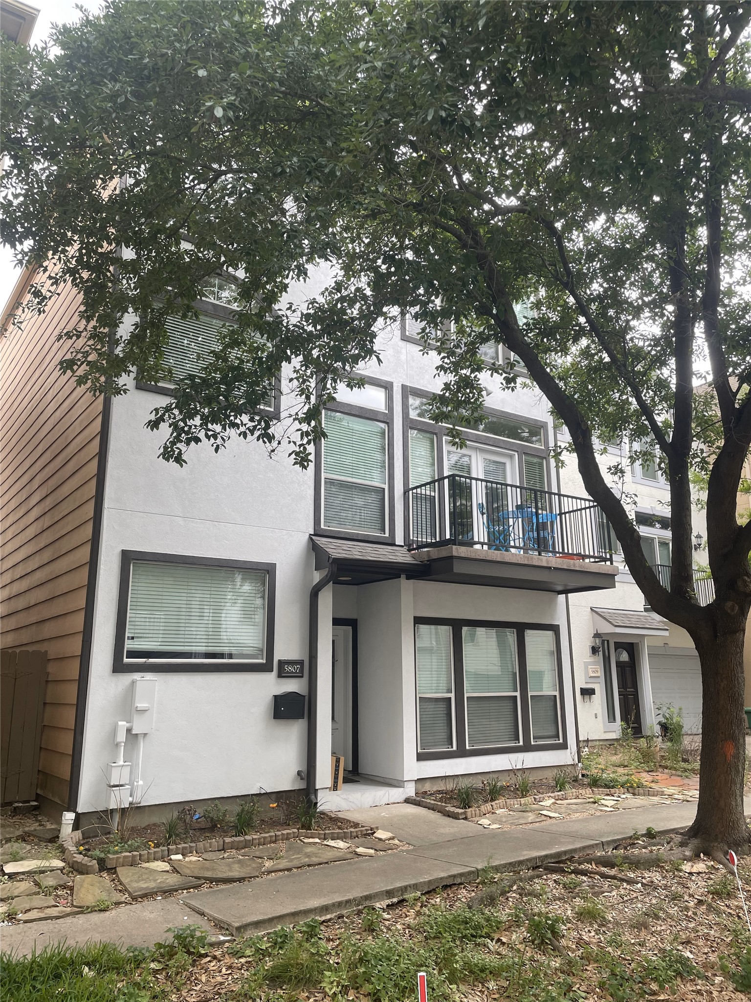 5807 Maxie Street Houston, TX 77007 - Photo 1 of 25
