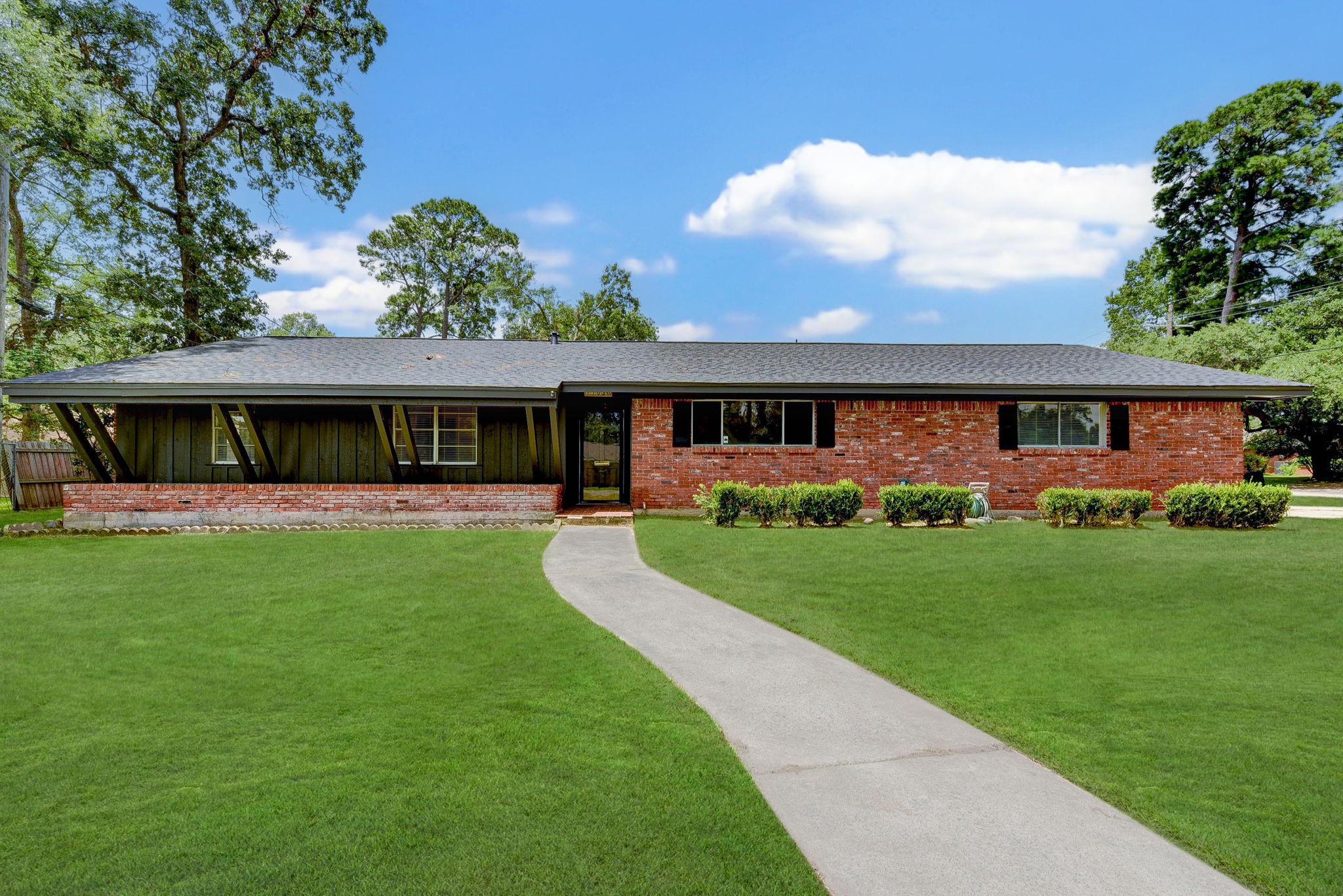 1703 North Roberson Street Conroe, TX 77301 - Photo 7 of 44