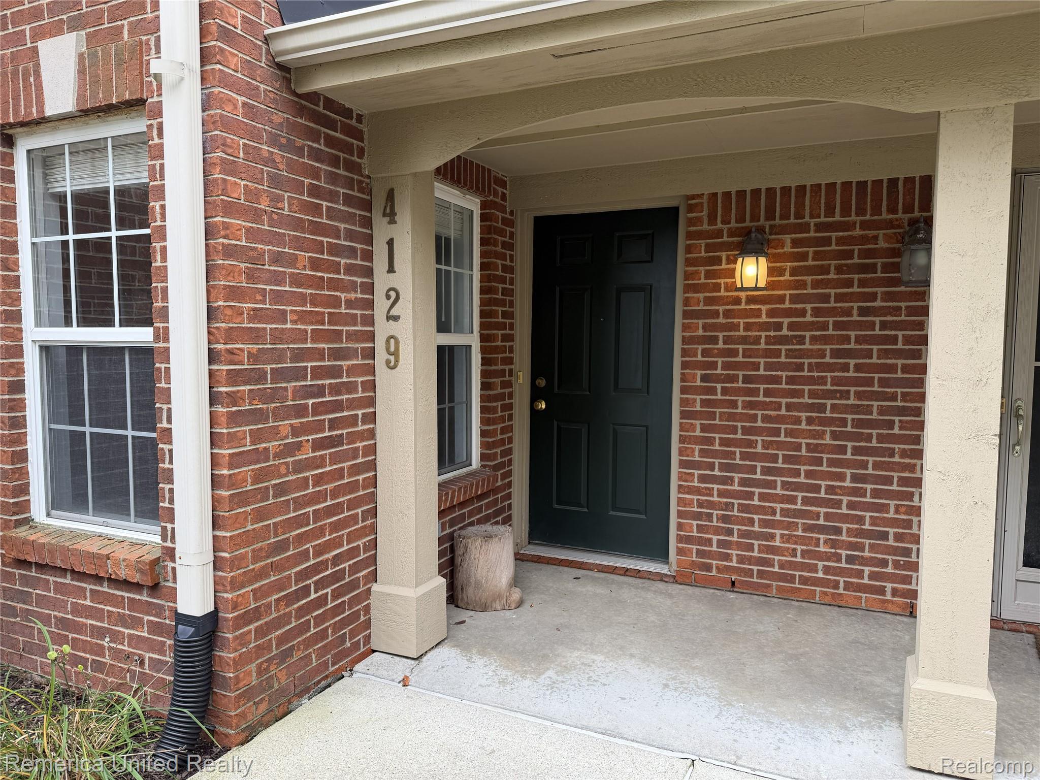 4129 Hampton Ridge Boulevard Howell, MI 48843 - Photo 2 of 30 IMG_9074.jpg