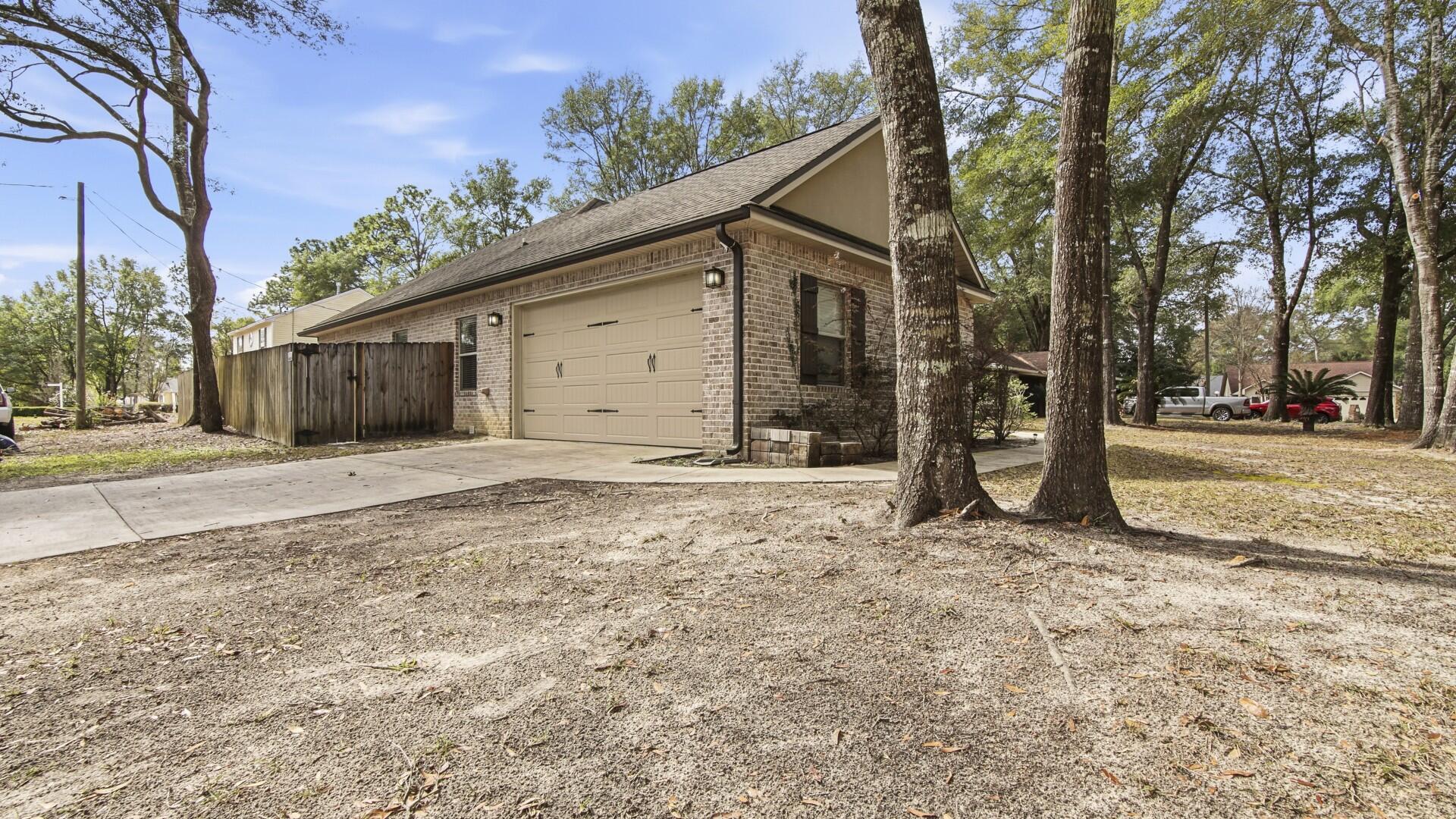 2806 Dunlop Lane Crestview, FL 32539 - Photo 4 of 48 1