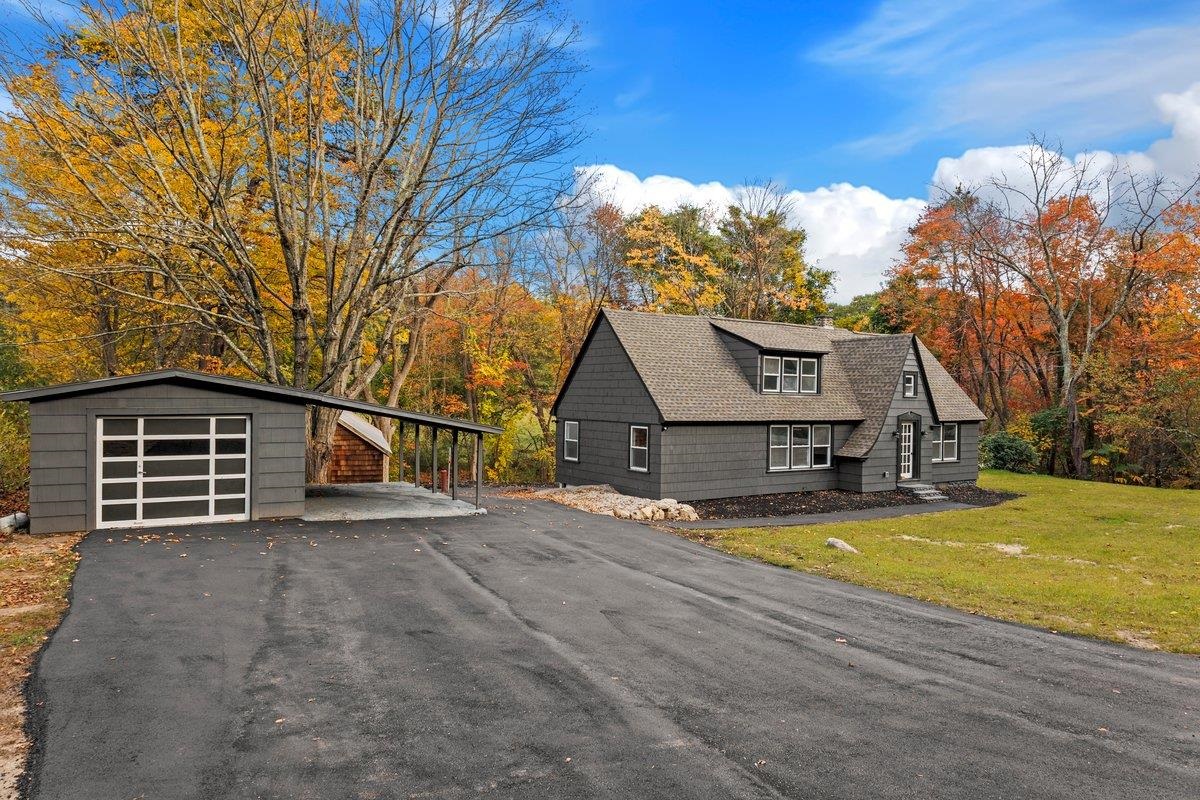 586 Mammoth Road Pelham, NH 03076 - Photo 1 of 33