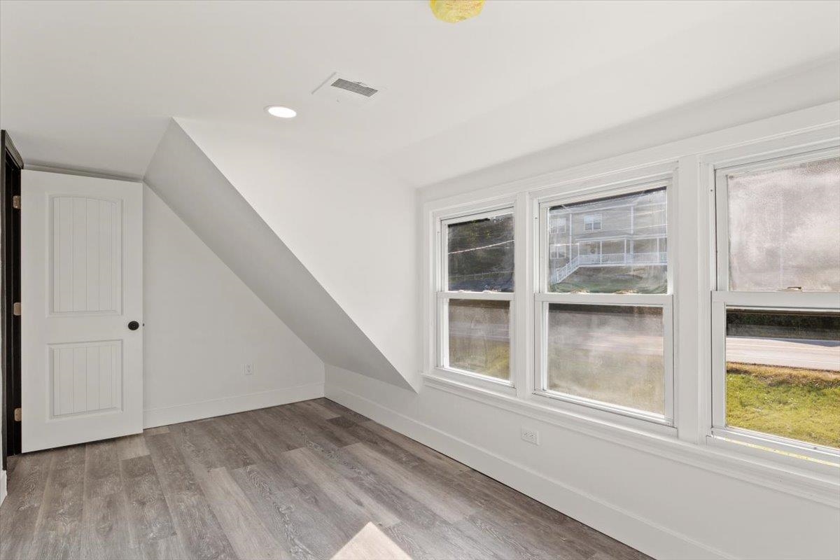 586 Mammoth Road Pelham, NH 03076 - Photo 18 of 33