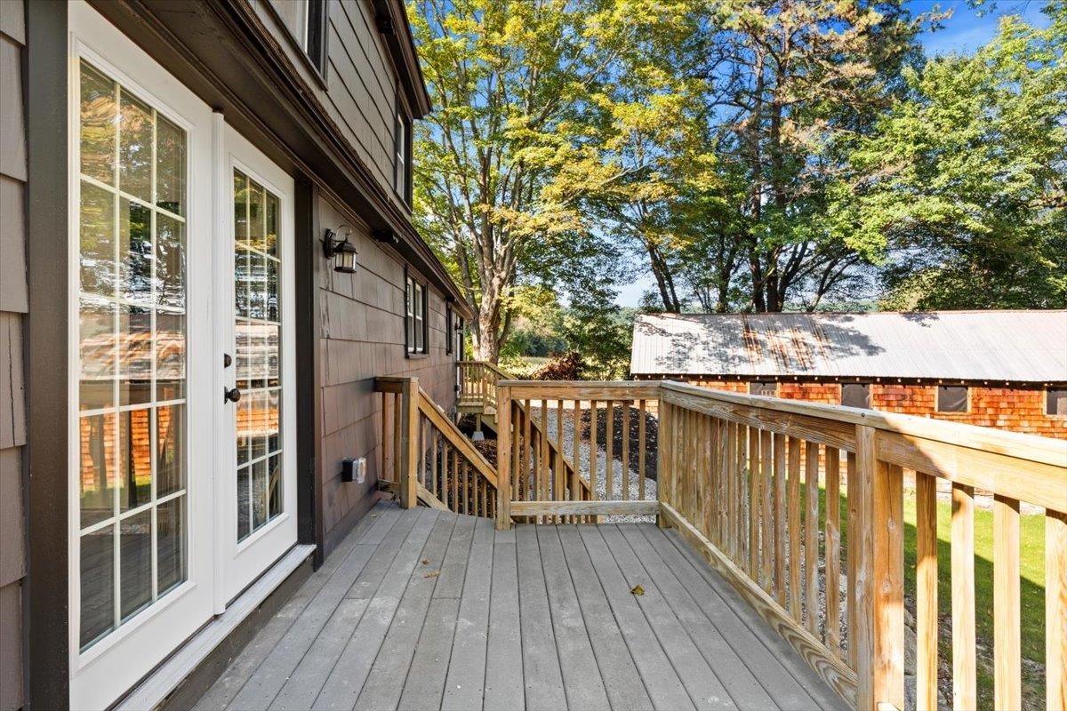 586 Mammoth Road Pelham, NH 03076 - Photo 24 of 33