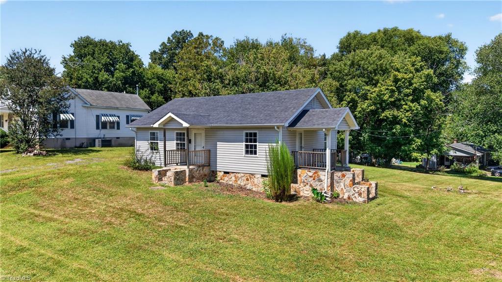 1623 East Meadow Road Eden, NC 27288 - Photo 4 of 29 Gallery Image 4